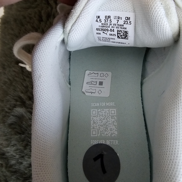 Pumas - Picture 3 of 3